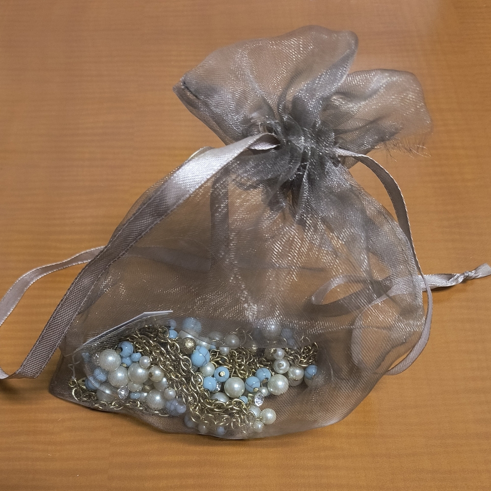 Elegant Pearl and Chain Necklace